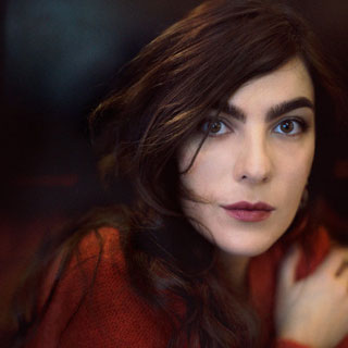 sunny-portrait-Maryam-Goormaghtigh-320